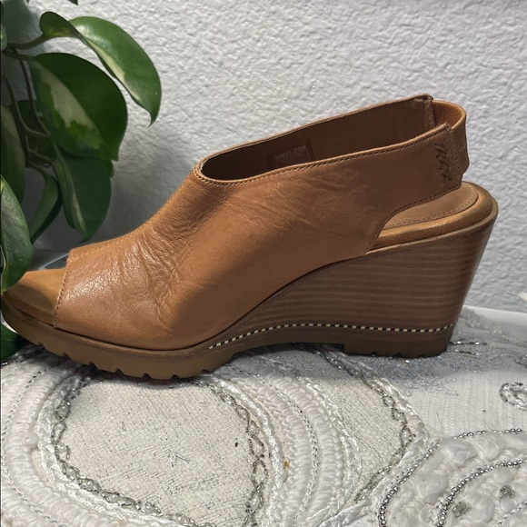 EUC Sorel After Hours Slingback Wedges - Picture 6 of 15